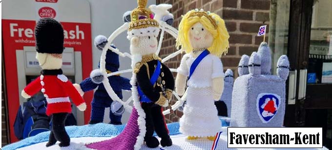 King Charles III & Camilla Queen Consort  Postbox Topper - Faversham in Kent - Knitting Pattern by Elaine https://ecdesigns.co.uk
