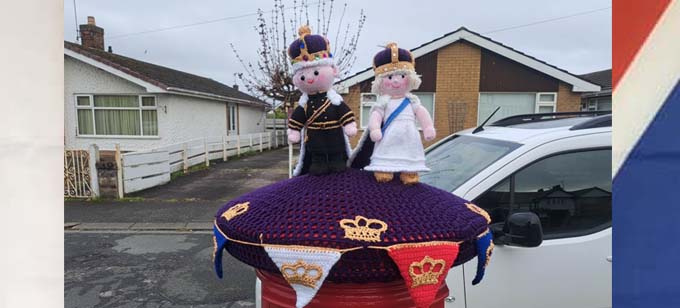 King Charles III & Camilla Queen Consort Coronation - Post Box Topper  Knitting Pattern by Elaine https://ecdesigns.co.uk